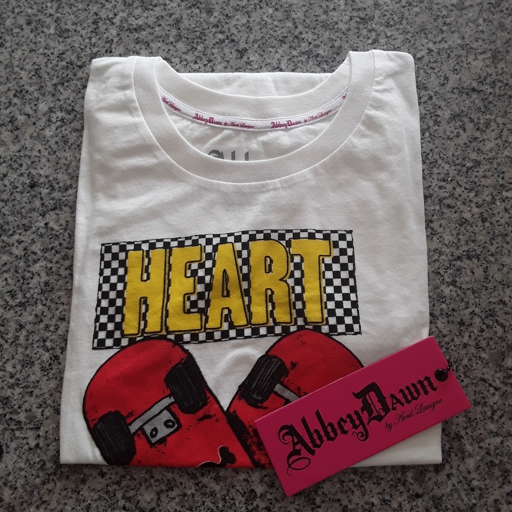 Abbey Dawn Heartbreaker White T Med NEW - Picture 2 of 3
